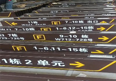 镇巴广告标识中，常见的几种安装方式。