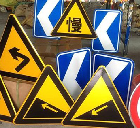 镇巴标识标牌中颜色的确定是很重要的。